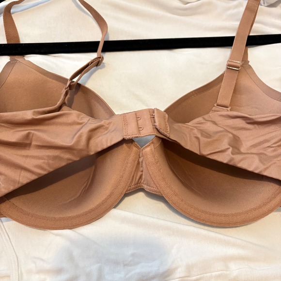 GapBody Everyday TShirt Bra Smooth Micro Fabric Memory Foam Cups Nude 34DD NWT - Picture 3 of 8
